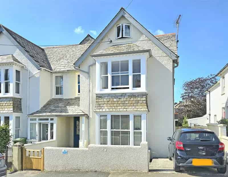 4 Bedroom Semi-Detached House For Sale