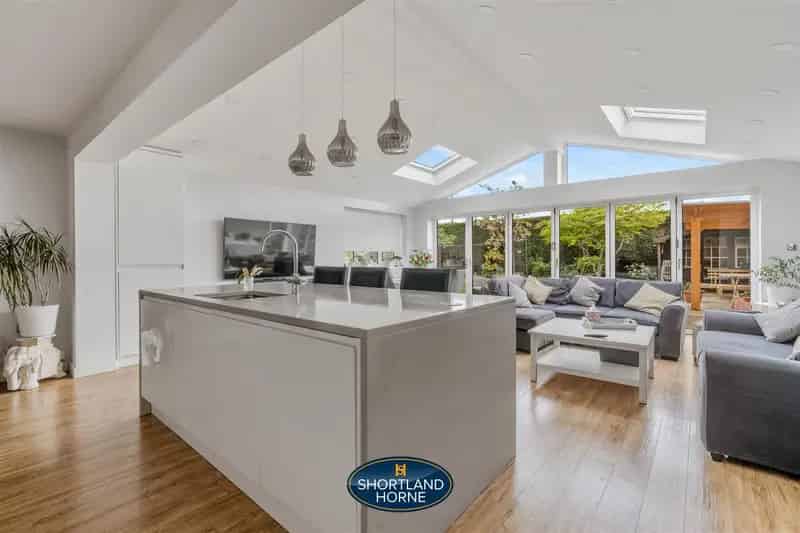 5 Bedroom Detached House for Rent