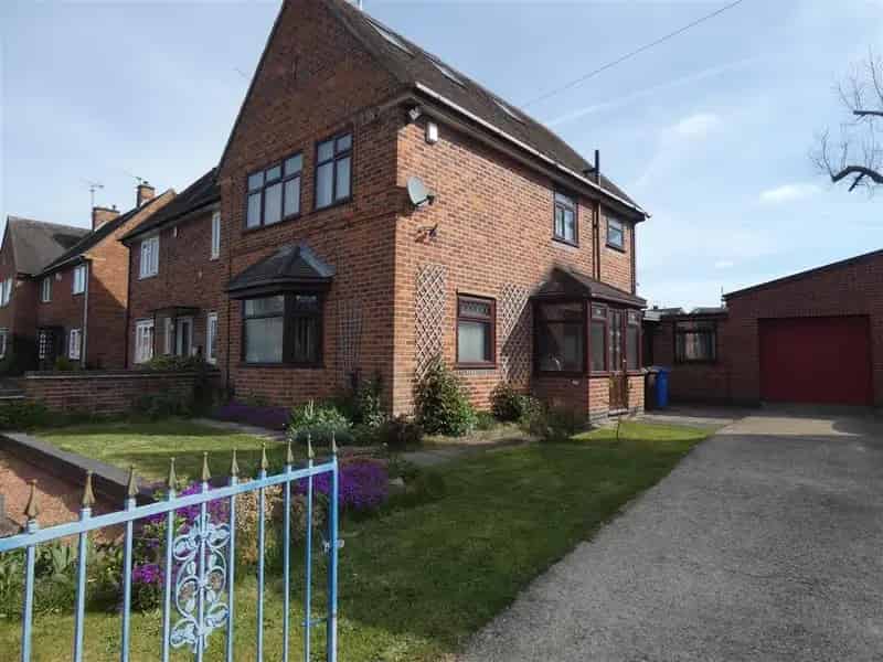 4 Bedroom Semi Detached House To Rent