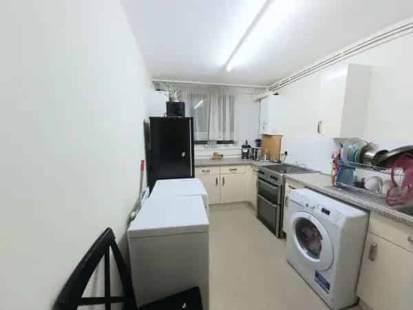 2 Bed Maisonette Right To Buy Quiet Area Near Schools