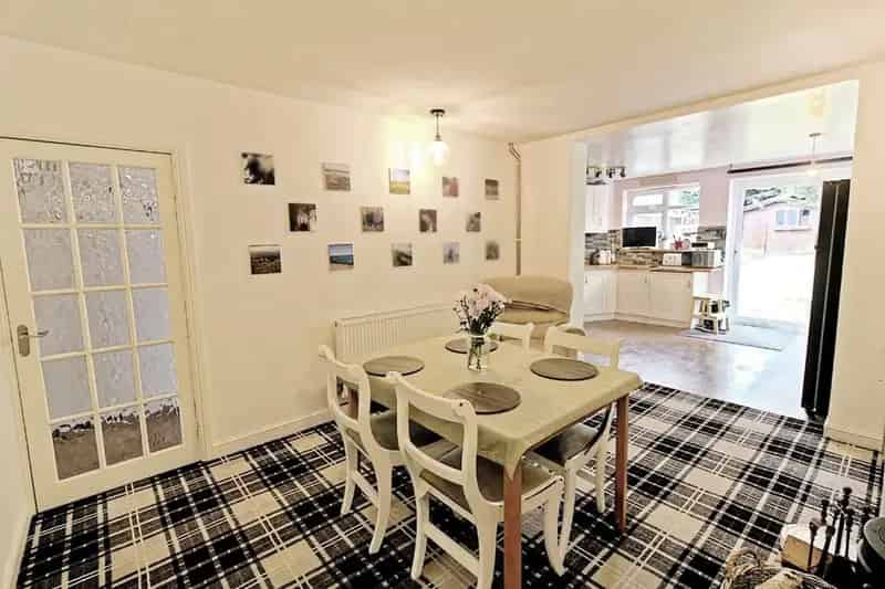4 Bedroom Semi Detached House to Rent
