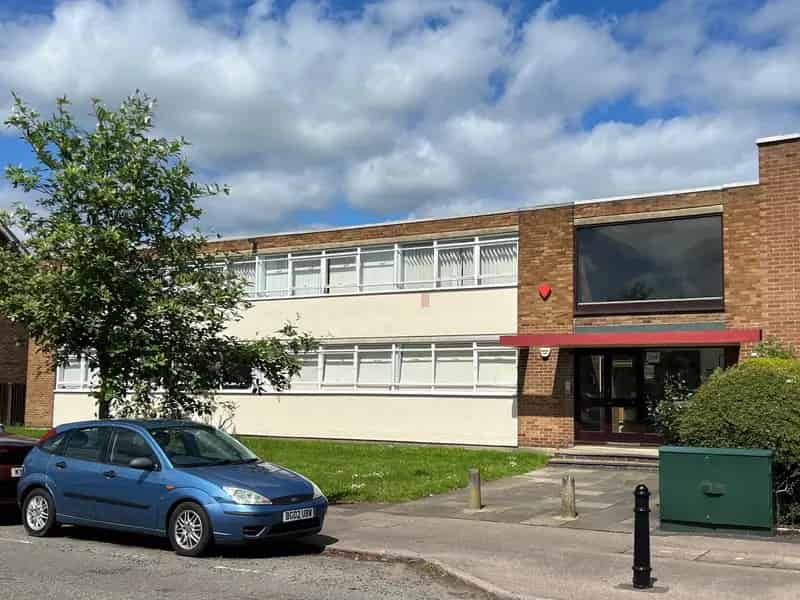 First Floor Offices To Let in London Colney