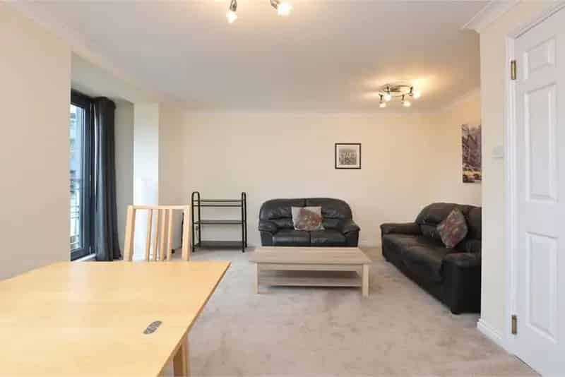 2 Bed Flat Maindoor with 1 Reception Room Rennie's Isle The Shore