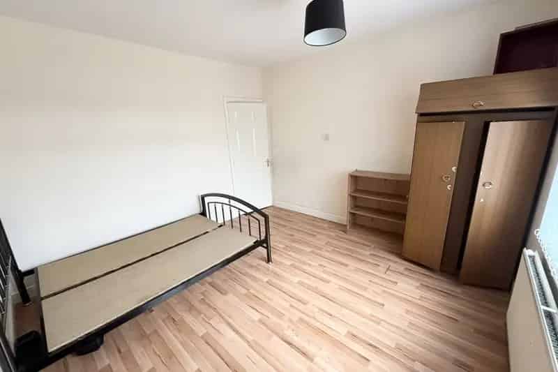 2-Bedroom Apartment with Patio Garden Sheffield City Road S2