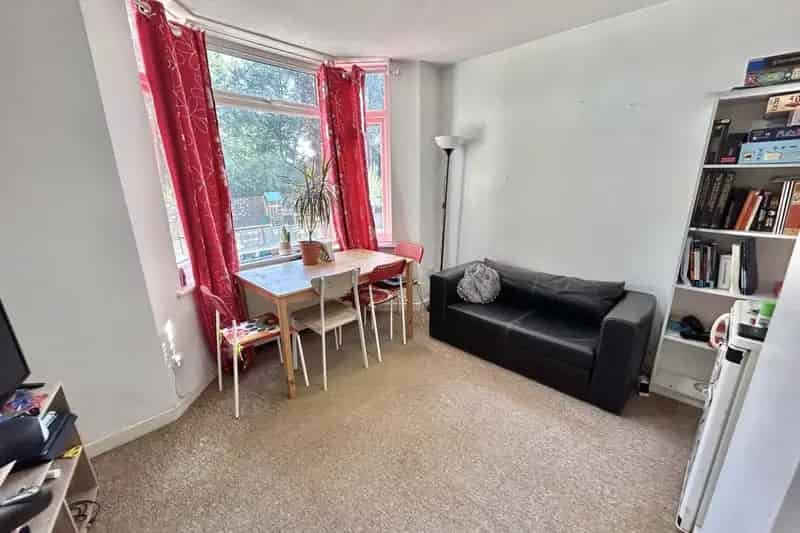 One Bedroom Flat in Lenton NG7 Near QMC
