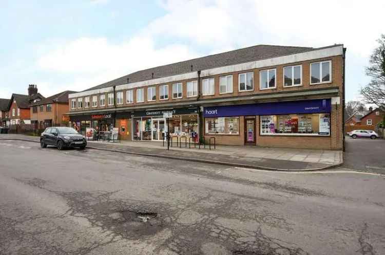 2 Bed Flat for Sale in Grayshott Village Centre