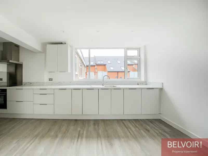 Royal Leamington Spa 2-Bedroom Apartment Modern Amenities Parking