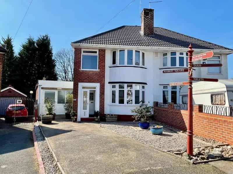 4 Bedroom Semi-Detached House for Sale