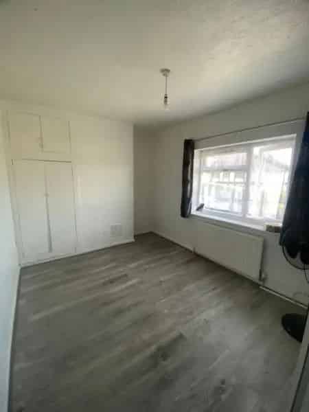 3 Bedroom House with Garden and Driveway