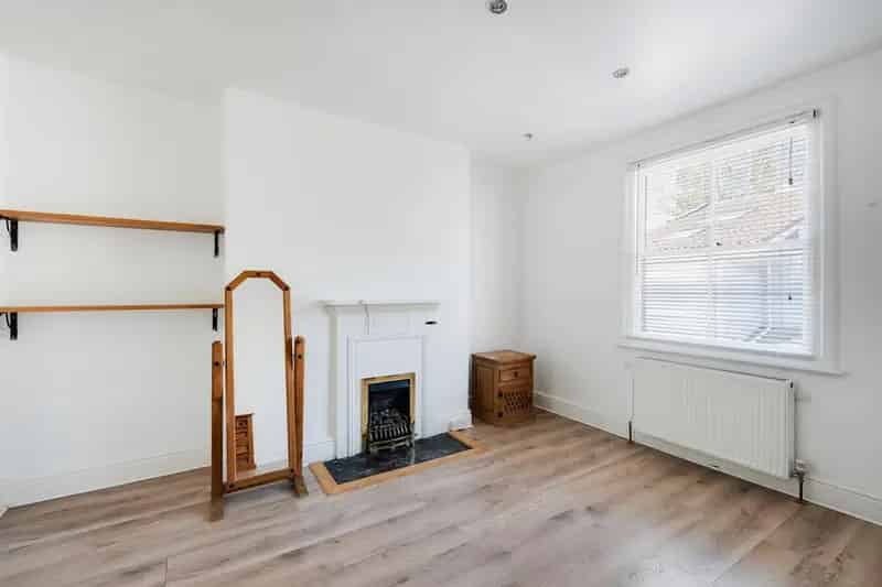 3 Bedroom Flat to Rent Near City Centre