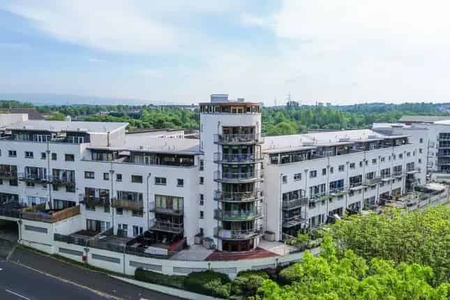 Stunning Duplex Apartment Glasgow Canal Views Family Home