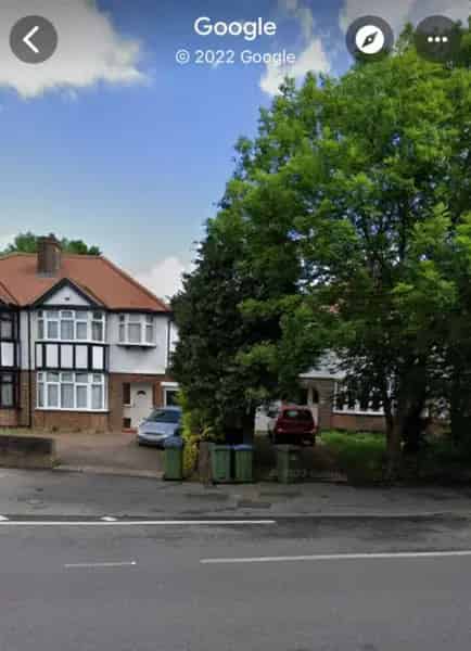 3 Bedroom Semi-Detached House with Drive and Garage