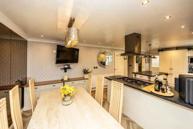 Four Bedroom Detached House Brighouse