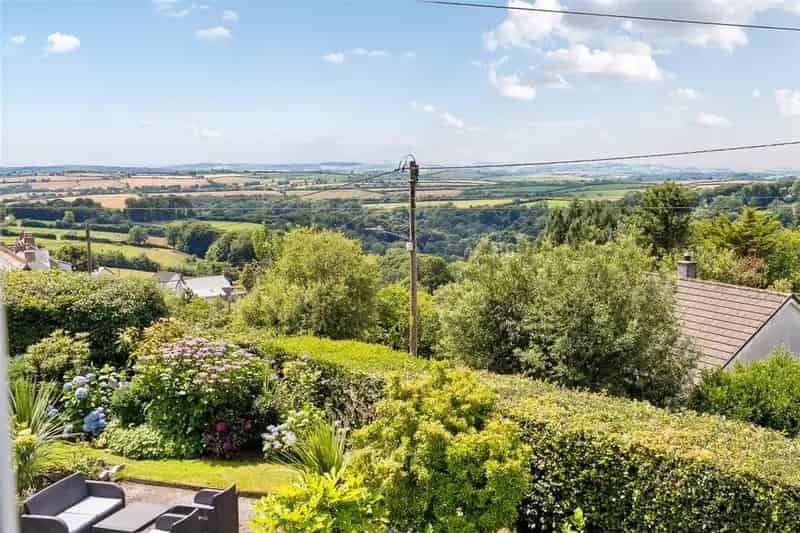 2 Bedroom Detached House For Sale