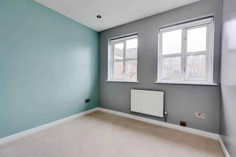 4 Bedroom Semi-Detached House with Ensuite and Parking