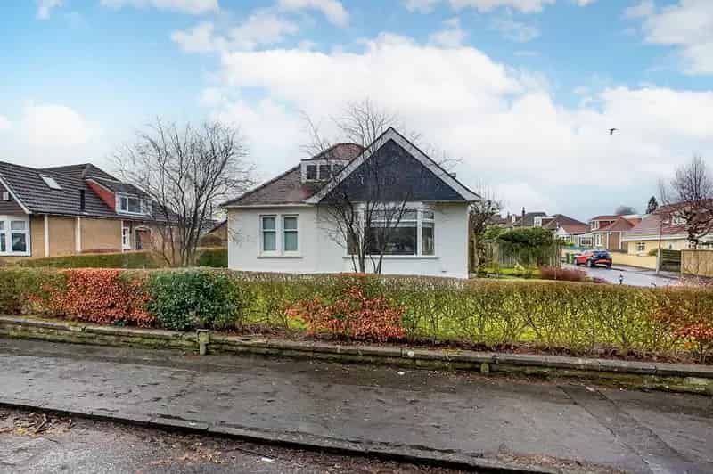 3 Bedroom Detached House for Sale in Bearsden