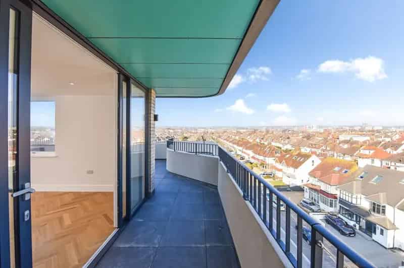 3 Bedroom Seafront Apartment Hove Stunning Sea Views Modern Kitchen