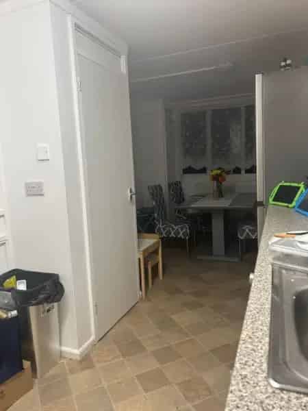 Large 2 Bed House with Big Kitchen and Green Space