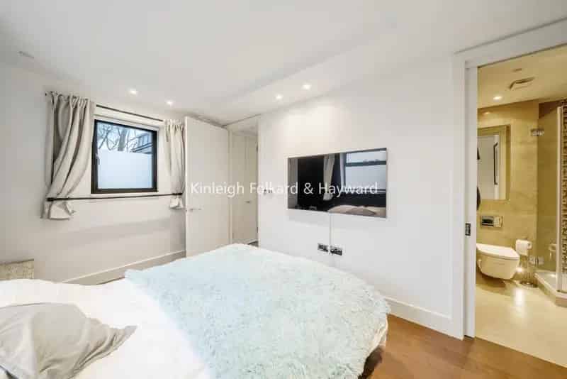 Two Bedroom Penthouse Apartment with Stunning Terrace Views