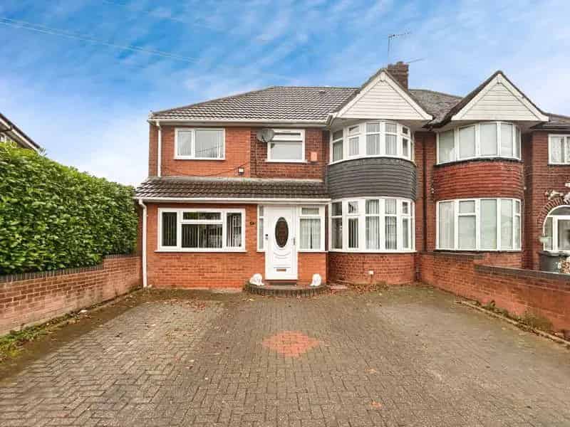 4 Bedroom Semi-Detached House for Sale