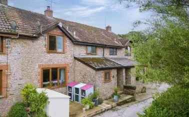 Humphrey House Charming Cottage with Garden and Parking