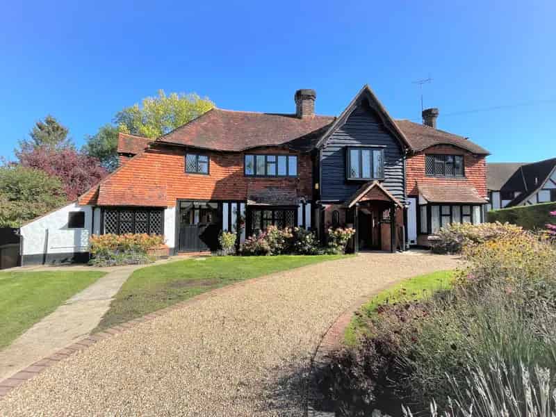 5 Bedroom Detached House with Annexe Garden Walk Coulsdon