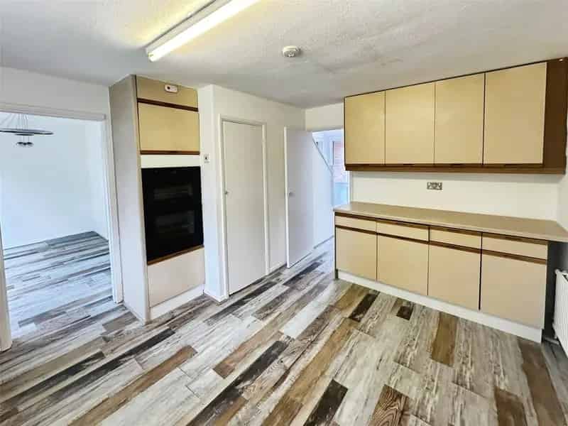 4 Bedroom Detached House South Lake Woodley