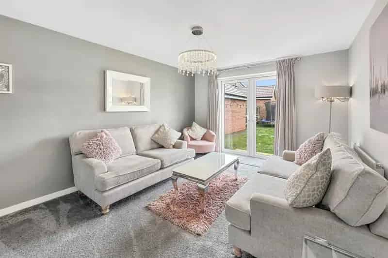 5 Bed 3 Bath Detached House with Study and Garage