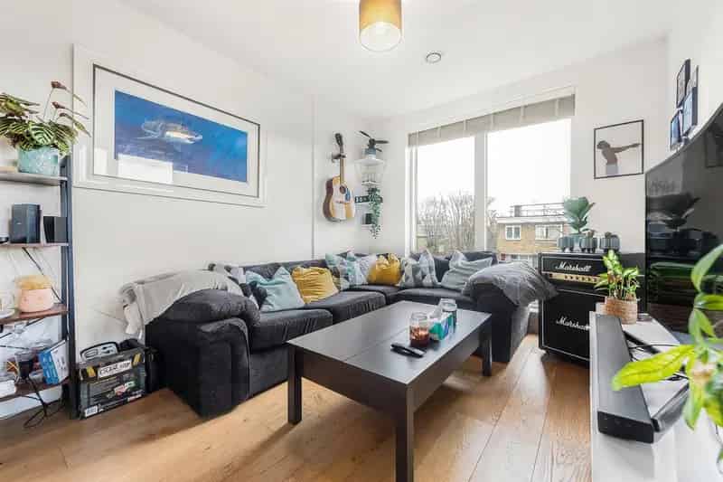 2 Bedroom Flat House to Rent in Brixton