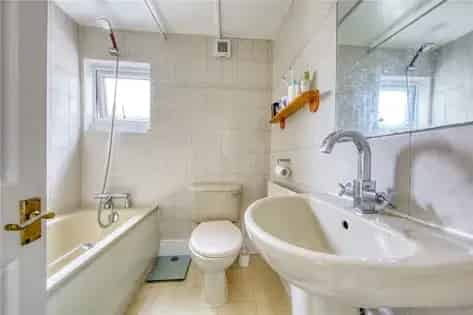 2 Bedroom House 79m² London