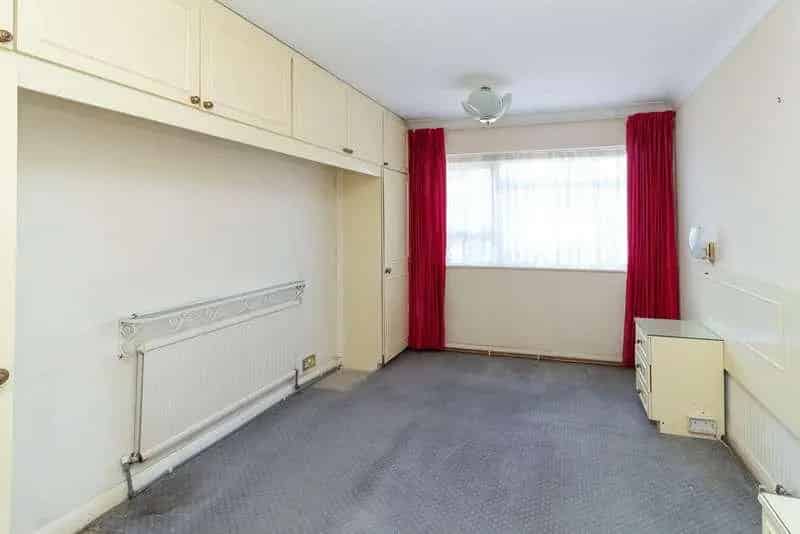 2 bed flat for sale