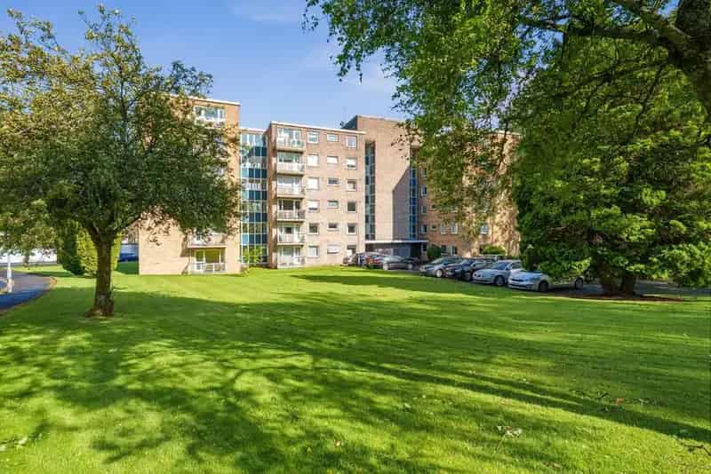 2 Bedroom Flat for Sale in Scotland