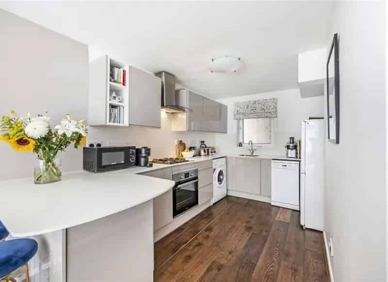 One Bedroom Apartment with Parking Kilburn