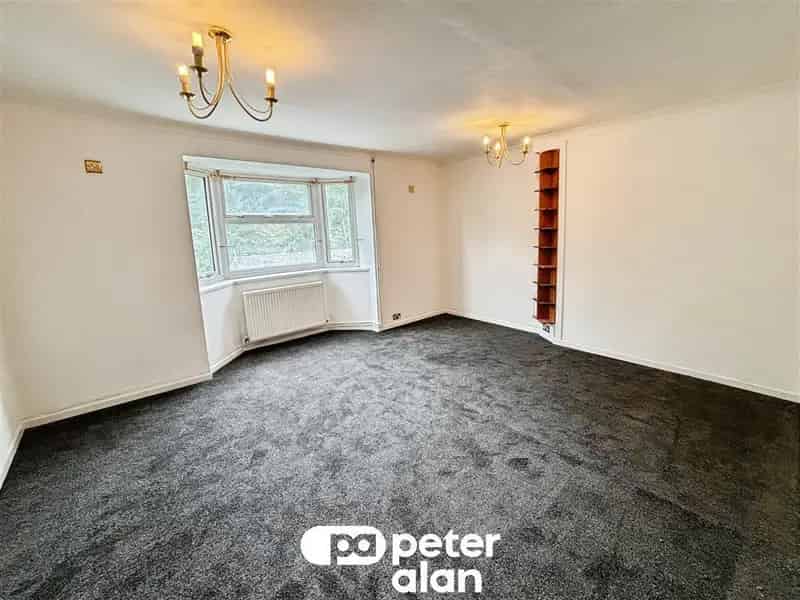 2 Bedroom Flat Available August Must View