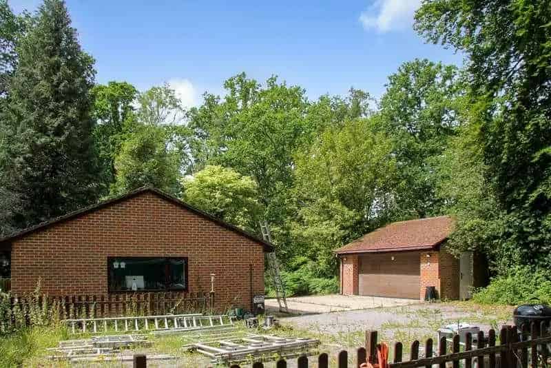 4 Bed Detached Bungalow For Renovation 2.1 Acres