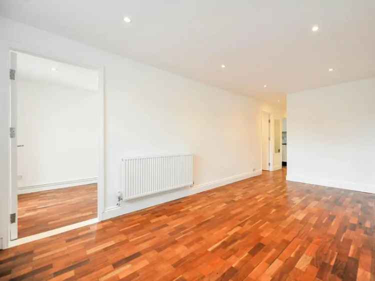  For Rent in Kingston Hill, London, England