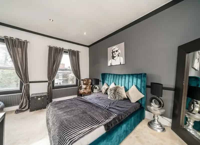 Johnny Rotten's Former Apartment: Stylish 3-Story Flat with Huge Roof Terrace