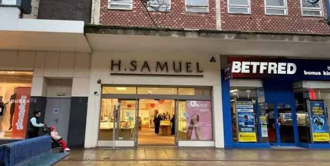Commercial property For Rent , High Street, Winterton, England