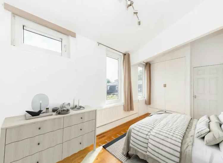 Flat For Sale in Garlinge Road, London, England