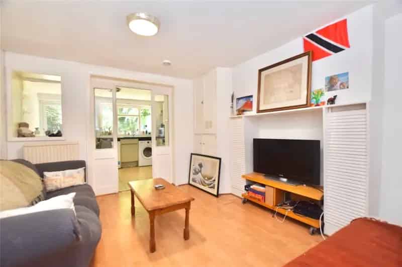 2 Bedroom House London - Newly Renovated - Garden - Parking