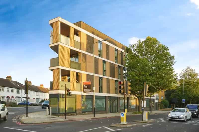Luxury 2 Double Bedroom Apartment with Balcony and Roof Terrace