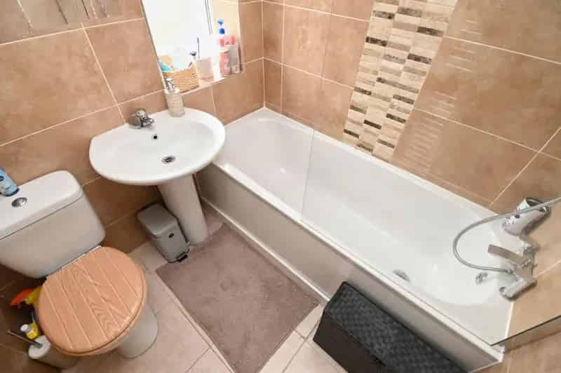 2 Bed House for Sale Near Amenities and Transport Links