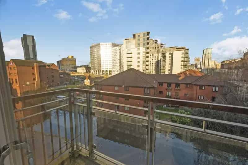 Canal View Apartment  Secure Parking Double Bedroom Two Bathrooms