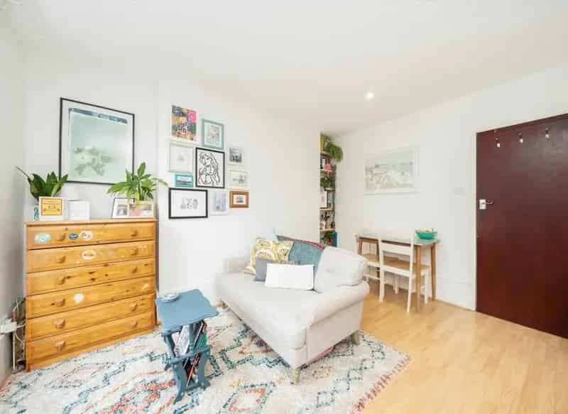 Spacious Studio Apartment near Upper Street, Angel
