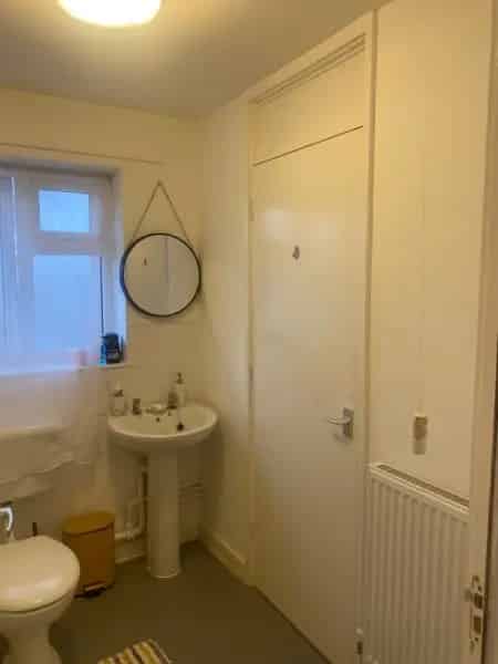 Quiet Family Home Near Park and Shopping