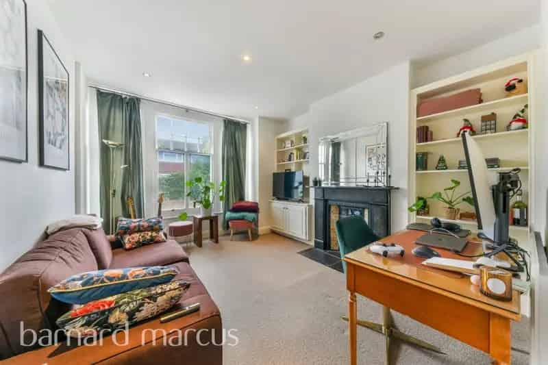 One Bedroom Flat with Private Garden - Earlsfield