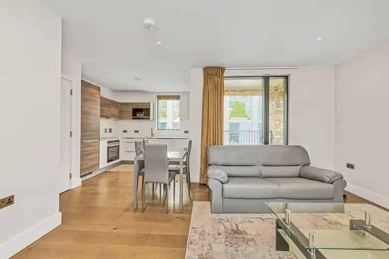 Battersea Power Station Apartment One Bedroom Balcony Gym Concierge