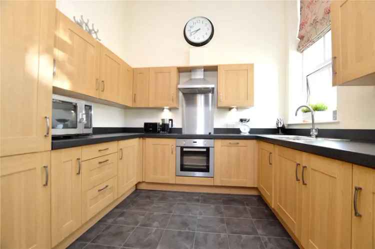 Apartment For Sale in Bradford, England