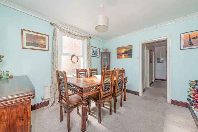 4 Bedroom House For Sale in Aldershot