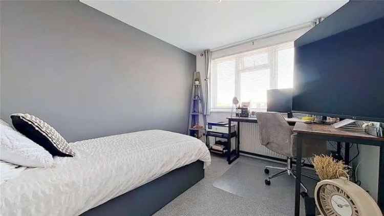 5 Bed House For Sale Family Home Near Village Centre